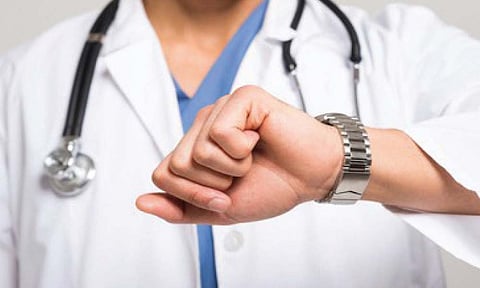 उपचारात दिरंगाई होऊन मृत्यू झाल्यास डॉक्टरचे निलंबन