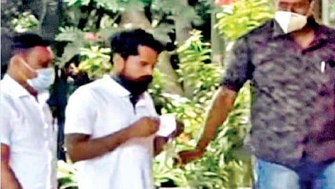 साेलापूर : बलात्कार प्रकरणी मनोहर भोसले ला अटक