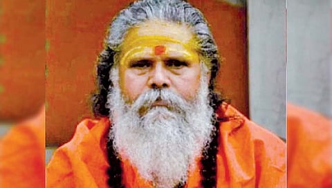 ब्लॅकमेलिंगला कंटाळून महंत नरेंद्र गिरी यांनी संपविले जीवन?