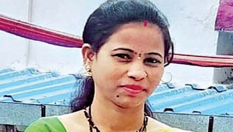 धारदार शस्त्राने महिलेचा खून