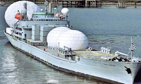 भारताच्या आयएनएस ध्रुव चे समुद्र अवतरण