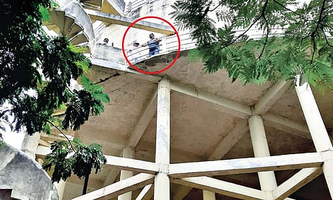 सोलापूर : भाजप नगरसेवकाचे ‘शोले’ स्टाईल आंदोलन