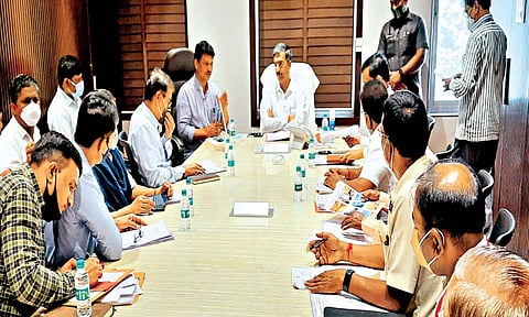 पॅनकार्ड क्लब च्या मालमत्ता विक्रीची कार्यवाही करा