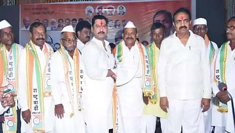 NCP : पंकजा मुंडेंना धक्का ! कारखान्याच्या उपाध्यक्षासहीत ५ संचालक राष्ट्रवादीत