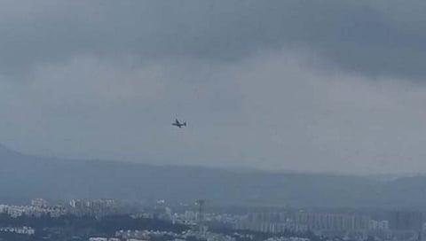 पुणे : खडकवासला परिसरात ‘त्या’ विमानाच्या तासभर घिरट्या