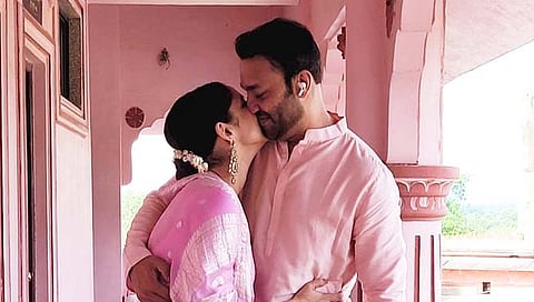 Ankita Lokhande : अंकिताने बाॅयफ्रेंडचा घेतला किस; सुशांतच्या चाहत्यांनी केलं ट्रोल