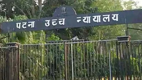 महिलांचे कपडे धुण्याचा आदेश देणार्या न्यायाधीशांना न्यायदानास बंदी