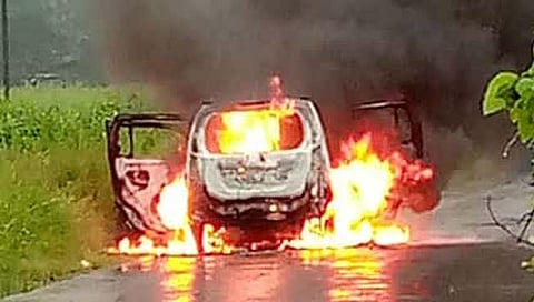 बोईसर : चालत्या वॅगनर कारने घेतला पेट, गाडी जळून खाक