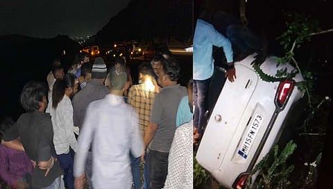 पुणे-नाशिक महामार्गावर खेड घाटात मोटार कोसळली