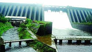 कोयना धरणाचे सहा वक्री दरवाजे एका फुटाने वर उचलले