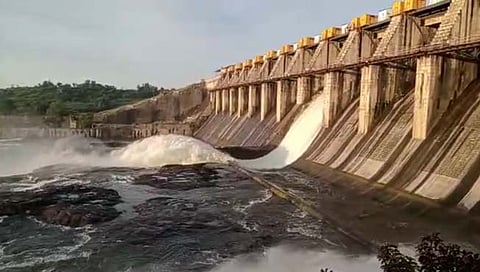 नाशिक : गिरणा धरणातून ५००० क्युसेक्स विसर्ग सुरू (video)