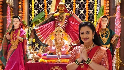 सुख म्हणजे नक्की काय असतं : गौरीच्या घरी गौराई आली