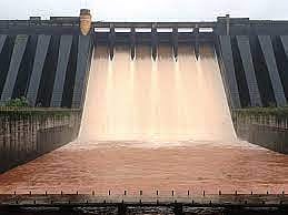 कोयना धरणाचे दरवाजे अडीच फुटांनी उचलले