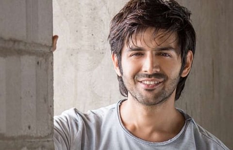 कार्तिक आर्यनकडे अनेक ऑफर्स