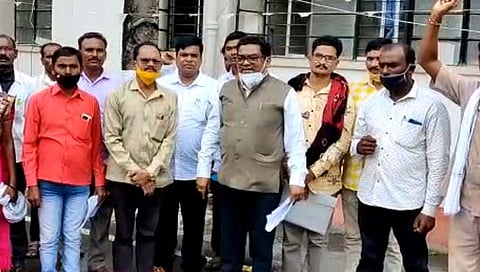 नरभक्षक वाघाचा उपद्रव प्रश्नी आमदार देवराव होळी यांची निदर्शने