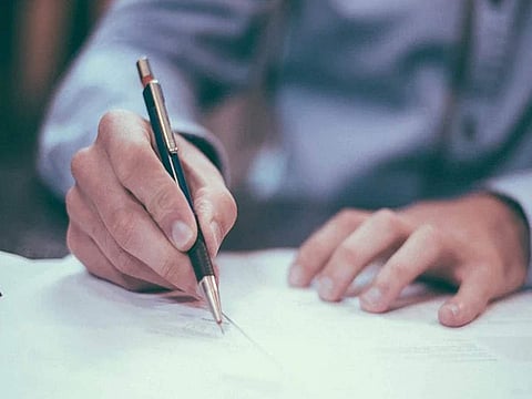 दारु विकणाऱ्या काऱ्या डोमऱ्यांना गर्लफ्रेंड, परंतु मला एकही मुलगी पटत नाही! थेट आमदाराला ‘लेटर’