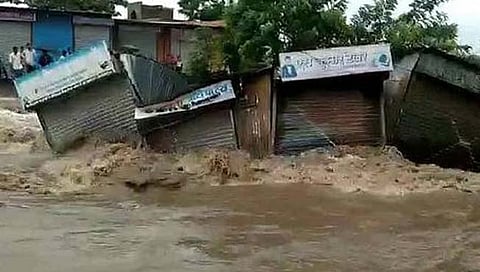 Marathwada rain update मराठवाड्यावर आभाळ फाटले ! आठही जिल्ह्यांत शेतांचे झाले तळे