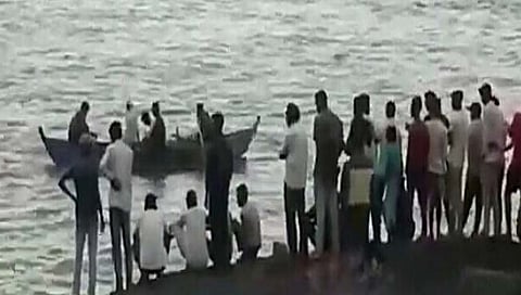 नंदुरबार : मोठ्या भावाला वाचवताना लहान भाऊ पुरात गेला वाहून