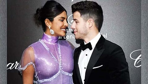 माशासारखा कपडे घातलेल्या प्रियांका चोप्राच्या ड्रेसचं उघडलं बटण आणि…