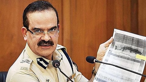 परमबीर सिंग यांच्यासह २५ अधिकाऱ्यांचे हाेणार निलंबन? गृहखात्याकडे प्रस्ताव