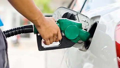 Petrol Diesel rate : मागच्या २९ दिवसांत इंधन दर १० रुपयांनी वाढले पण निवडणुकांच्या तोंडावर भाजपशासित ‘या’ राज्यांनी व्हॅट केला कमी