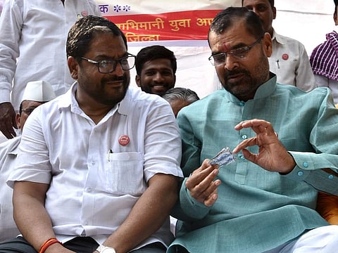 ‘राजू शेट्टी, सदाभाऊ खोत सेटलमेंट करणारे शेतकरी नेते’