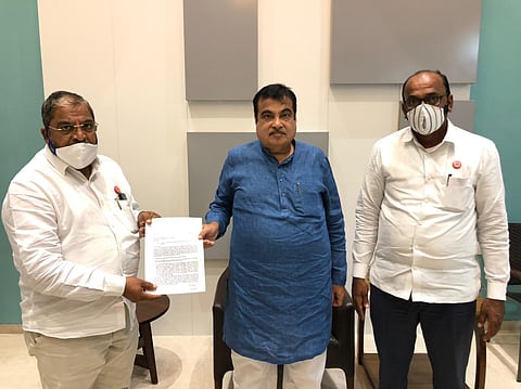 Raju shetti : राजू शेट्टींनी घेतली केंद्रीय मंत्री नितीन गडकरी यांची भेट