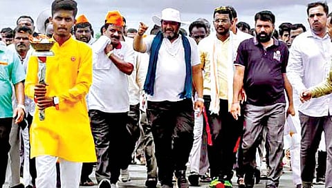 पूरग्रस्त लोकांच्या मदतीबाबत पवारांनी बोलावे : राजू शेट्टी