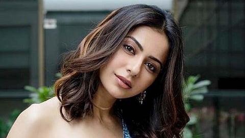 रकुलप्रीत सिंहचा ‘डॉक्टर जी’मधील फर्स्ट लूक आला समोर