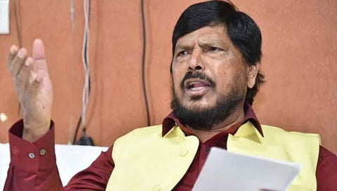 महाविकास आघाडी सरकारचा काँग्रेसच पाठिंबा काढेल : रामदास आठवले