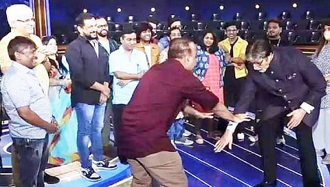 Samir Choughule : अमिचाभ बच्चन हे समीर चौघुलेसमोर झुकतात तेव्हा...