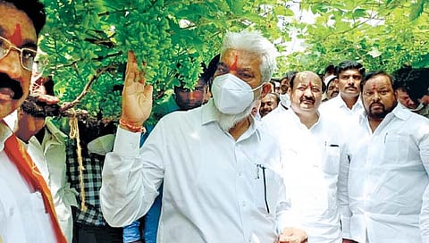 शेतकरी मदतीपासून वंचित राहू नये : कृषिमंत्री दादा भुसे