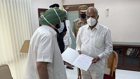 Amarinder Singh : कॅप्टननी मध्यात डाव सोडला! पंजाब सीएम अमरिंदर सिंग यांचा अखेर राजीनामा