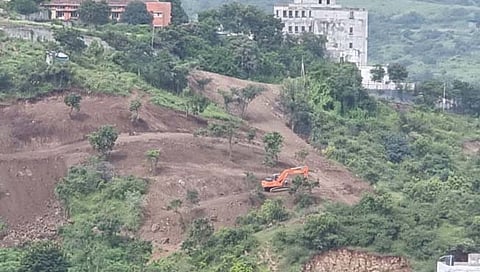 पुणे : कात्रज टेकडीवर राजरोसपणे लचके तोड सुरूच