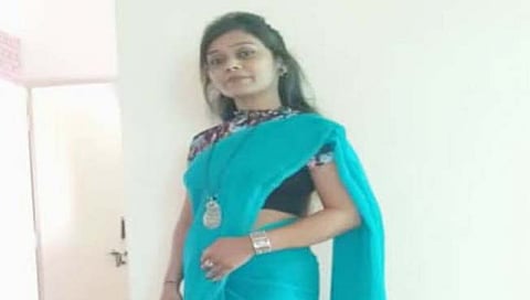 Pimpri Crime : योगा प्रशिक्षक विवाहितेने हाताची नस कापून घेतला गळफास