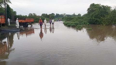 Jalna Flood : हाहाकार! नालेवाडी गावाला पुराचा वेढा; मांगणी, लेंडी नदीला पूर