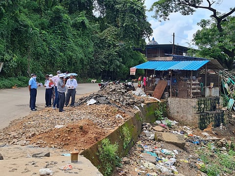 कोकण रेल्वे महाव्यवस्थापक संजय गुप्ता यांची महाडला भेट
