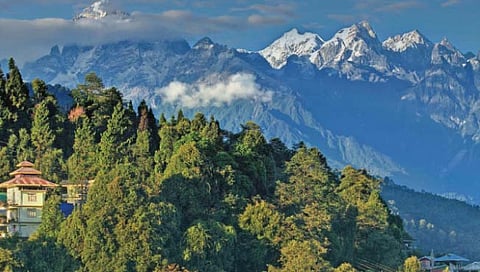 प्रासंगिक : सिक्कीमचा आदर्श