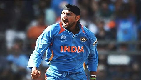 हरभजन सिंगच्या फिरकीने पाकिस्तानच्या वेगवान गोलंदाजाची मस्ती जाग्यावर जिरली !