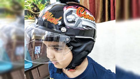 पाळधी महामार्ग वाहतूक पोलीसांकडून जनजागृतीसह हेल्मेटचे वाटप