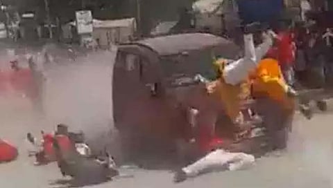 छत्तीसगड : दुर्गा विसर्जनाच्या शोभायात्रेत सुसाट गाडी घुसवून भर रस्त्यात १६ जणांना चिरडले