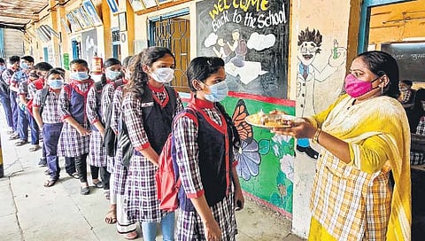 omicron : पुणे जिल्ह्यातील प्राथमिक शाळा पुढील आदेशा पर्यंत बंद