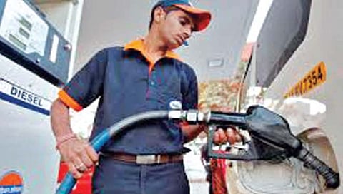 सांगली : दर फरकामुळे सीमाभागातील इंधन विक्रीत 70 टक्के घट!