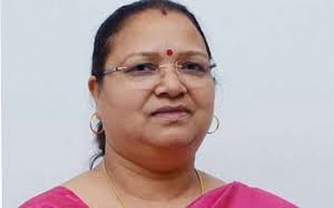 छत्तीसगड महिला आणि बालकल्याण मंत्री म्हणतात, बायकांनो झोपायच्या आधी दोन पेग घ्या