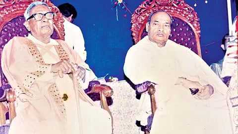 सिंहायन आत्मचरित्र : कर्मयोग्याचा गौरव