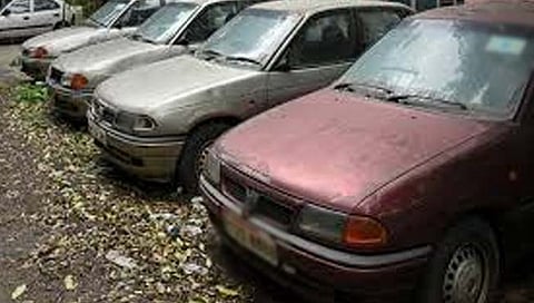 जुन्या वाहनांच्या पुनर्नोंदणीसाठी मोजा आठपट शुल्क