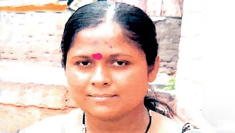 बार्शी : मुलाने आईच्या डोक्यात दगड घालून खून केल्याचा संशय