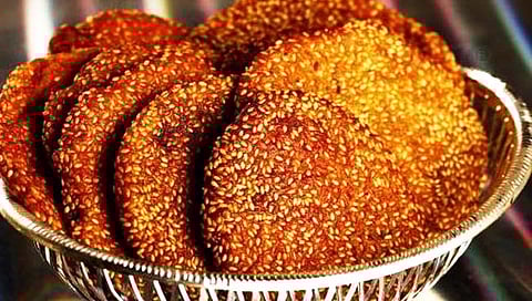 Anarasa Recipe : स्वादिष्ट अनारसे कसे कराल?