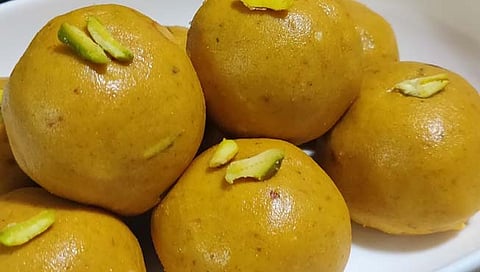 Besan Laddu : खमंग बेसणाचे लाडू कसे तयार कराल?