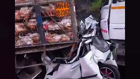 मुंबई-पुणे एक्स्प्रेस वे वर झालेल्या अपघातात कारचा अक्षरश: बुक्का झाला. मृतांमध्ये कारमधील तिघांचा समावेश आहे.